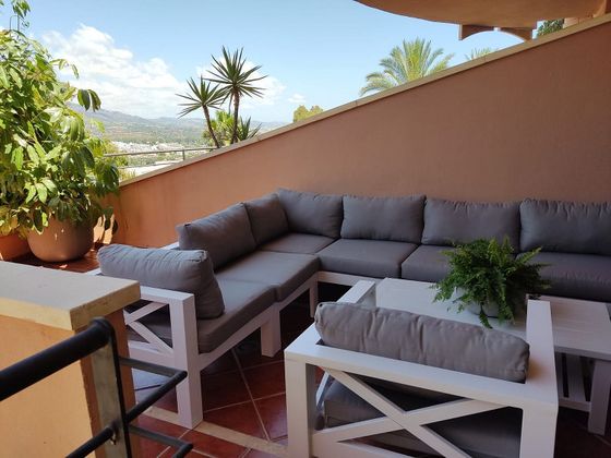 Foto 1 de Alquiler de piso en calle Magna Marbella de 2 habitaciones con terraza y jardín