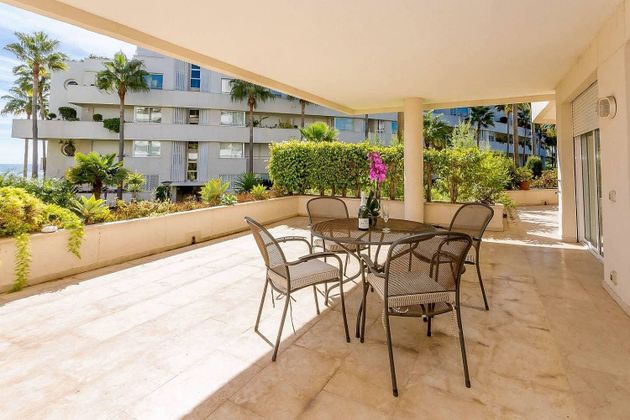 Foto 2 de Piso en alquiler en calle Los Granados Playa Estepona de 4 habitaciones con terraza y piscina