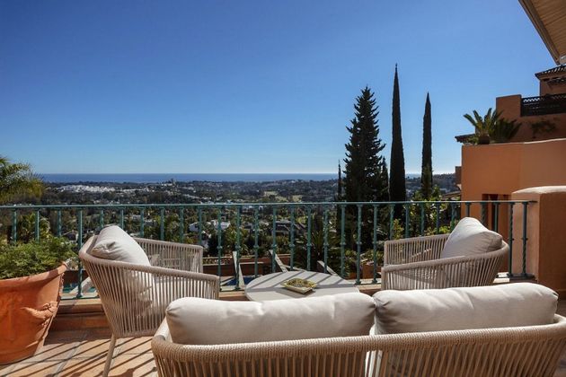 Foto 2 de Àtic en venda a calle Los Belvederes Nueva Andalucia de 3 habitacions amb terrassa i piscina
