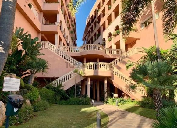 Foto 2 de Piso en venta en calle Magna Marbella Nueva Andalucia de 2 habitaciones con terraza y piscina