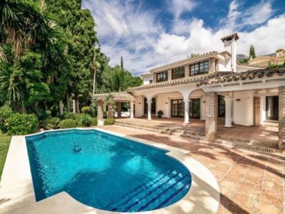 Foto 1 de Xalet en lloguer a calle Marbella Hills Club de 4 habitacions amb terrassa i piscina