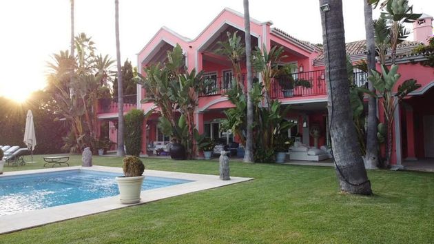 Foto 2 de Chalet en alquiler en calle Guadalmina Baja de 7 habitaciones con terraza y piscina