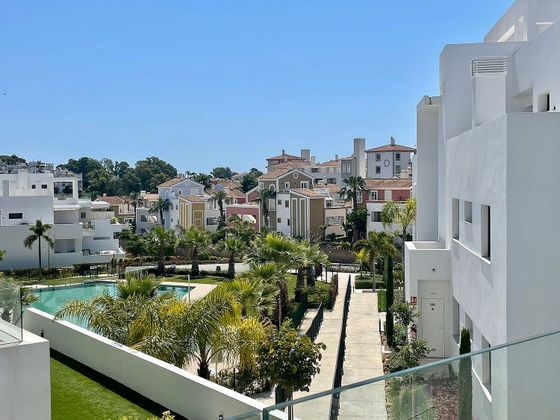 Foto 2 de Pis en lloguer a calle Cortijo del Golf Estepona de 2 habitacions amb terrassa i piscina