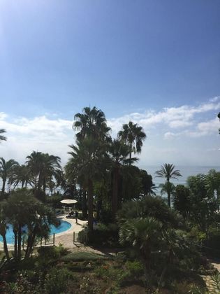 Foto 2 de Pis en lloguer a calle Gran Marbella de 2 habitacions amb terrassa i piscina