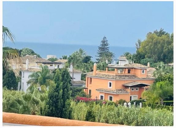 Foto 2 de Alquiler de ático en calle Bahia de Marbella de 3 habitaciones con terraza y piscina
