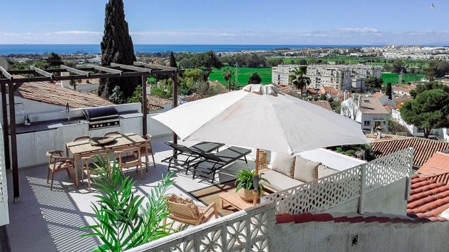 Foto 2 de Casa adosada en venta en calle Nueva Andalucia Las Brisas de 4 habitaciones con terraza y piscina