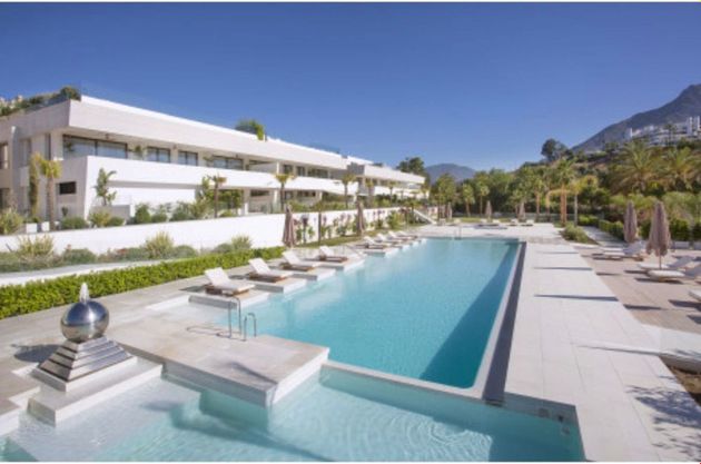 Foto 1 de Dúplex en venda a calle Epic Marbella de 3 habitacions amb terrassa i piscina