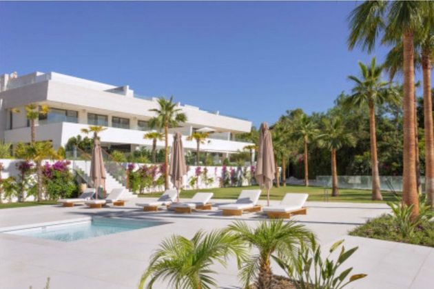 Foto 2 de Dúplex en venda a calle Epic Marbella de 3 habitacions amb terrassa i piscina