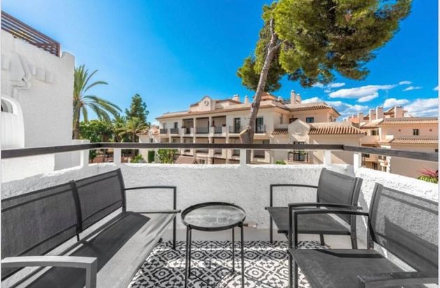 Foto 2 de Casa adosada en alquiler en calle Pueblo Arabesque Nueva Andalucia de 4 habitaciones con terraza y piscina