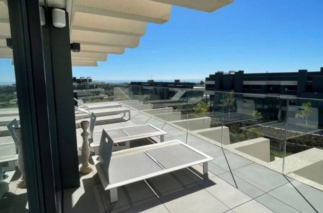 Foto 1 de Alquiler de piso en calle Oasis Estepona New Golden Mile de 3 habitaciones con terraza y piscina