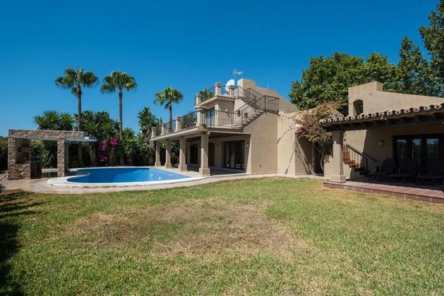 Foto 1 de Xalet en venda a calle Aldi Marbella de 3 habitacions amb terrassa i piscina