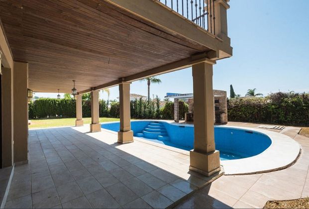 Foto 2 de Xalet en venda a calle Aldi Marbella de 3 habitacions amb terrassa i piscina