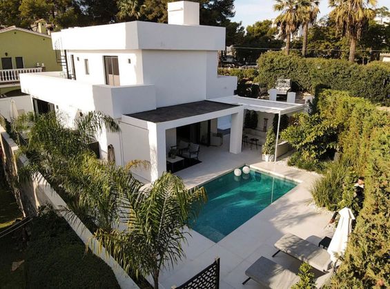 Foto 2 de Xalet en venda a calle Miguel Unamuno de 4 habitacions amb terrassa i piscina