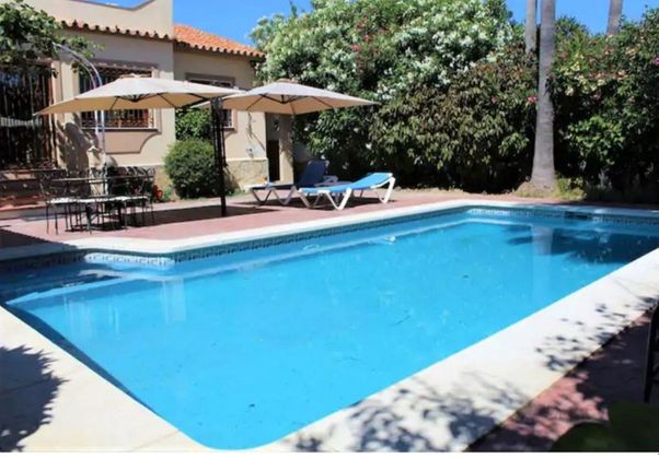 Foto 1 de Xalet en lloguer a calle Bello Horizonte de 4 habitacions amb terrassa i piscina