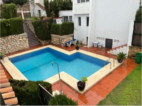 Foto 1 de Xalet en lloguer a calle Nueva Andalucia Luis de Gongora de 4 habitacions amb terrassa i piscina