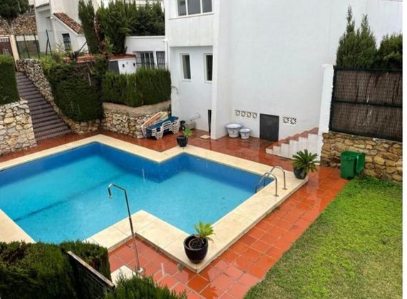 Foto 2 de Alquiler de chalet en calle Nueva Andalucia Luis de Gongora de 4 habitaciones con terraza y piscina
