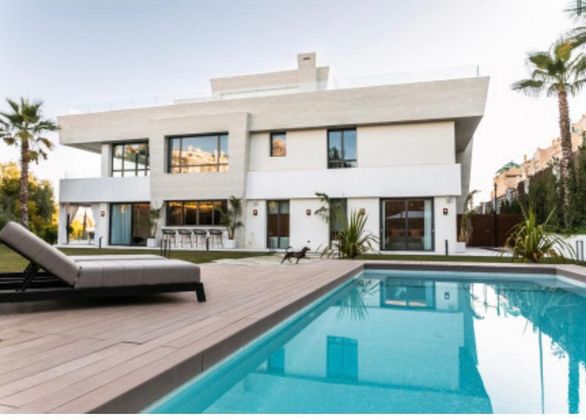 Foto 2 de Dúplex en venta en calle Epic Marbella de 4 habitaciones con terraza y piscina