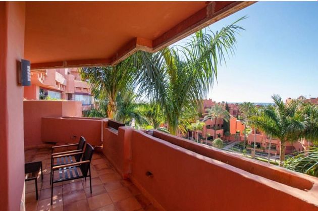 Foto 1 de Pis en lloguer a calle Las Nayadesestepona de 2 habitacions amb terrassa i piscina