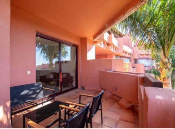 Foto 2 de Pis en lloguer a calle Las Nayadesestepona de 2 habitacions amb terrassa i piscina