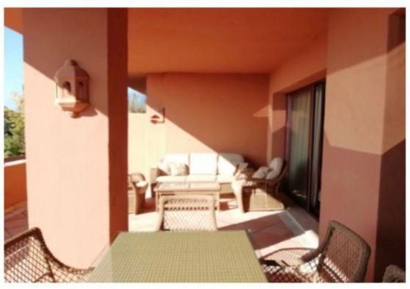 Foto 2 de Pis en lloguer a calle Bahia de Marbella de 3 habitacions amb terrassa i piscina