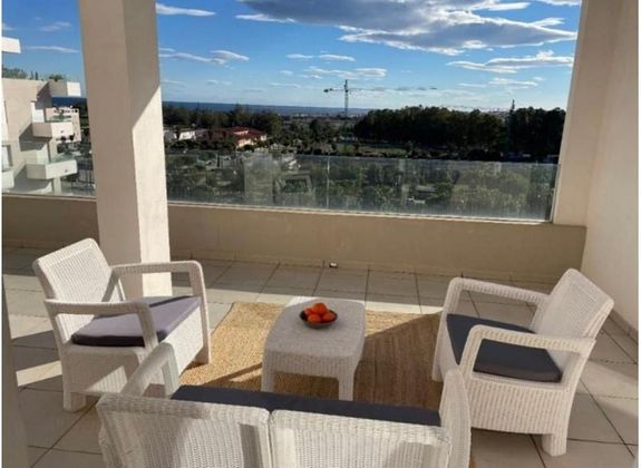 Foto 1 de Alquiler de ático en calle Albatros de 4 habitaciones con terraza y piscina