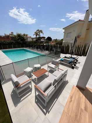 Foto 2 de Xalet en lloguer a calle Elviria de 6 habitacions amb terrassa i piscina