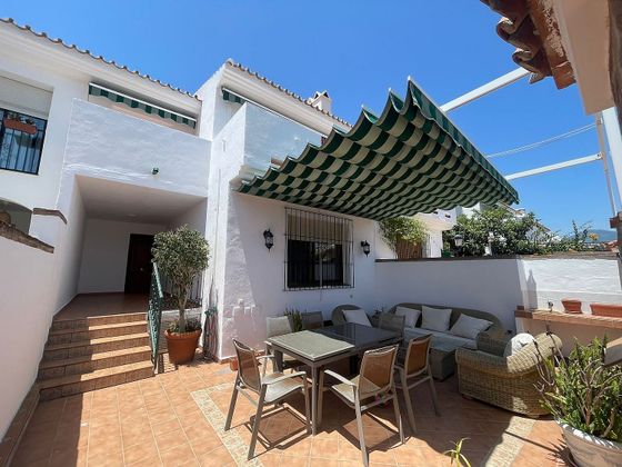 Foto 1 de Casa adosada en alquiler en calle Las Petunias San Pedro de 3 habitaciones con terraza y piscina