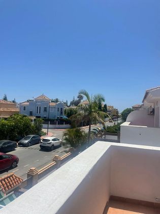 Foto 2 de Casa adossada en lloguer a calle Las Petunias San Pedro de 3 habitacions amb terrassa i piscina