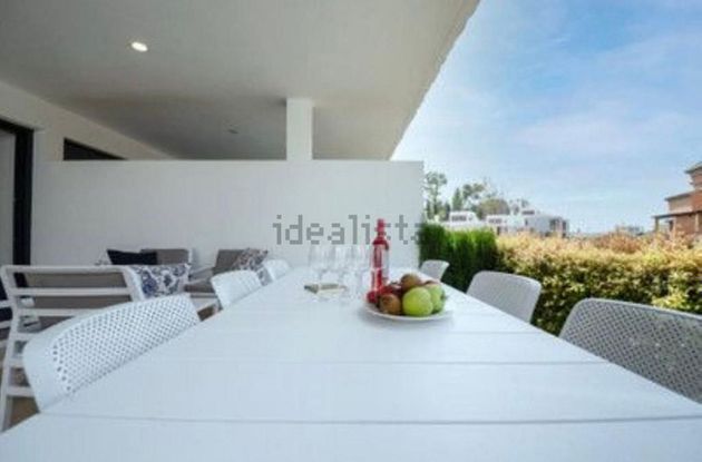 Foto 2 de Casa adossada en lloguer a urbanización Lomas de Marbella Clubsenset de 4 habitacions amb terrassa i piscina