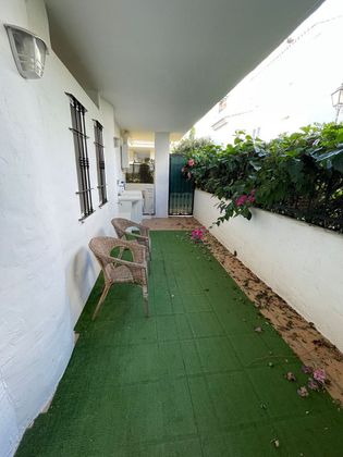 Foto 2 de Pis en lloguer a calle Los Naranjos de 3 habitacions amb terrassa i piscina
