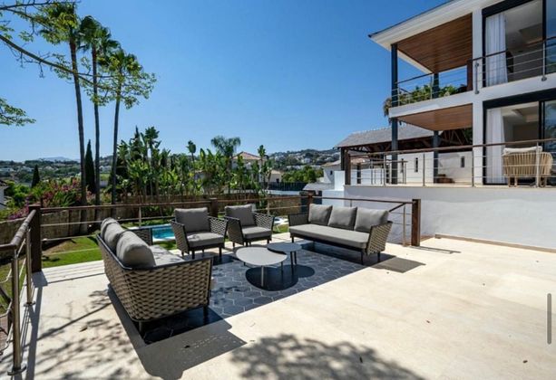 Foto 1 de Alquiler de chalet en urbanización Andalucía F de 6 habitaciones con terraza y piscina