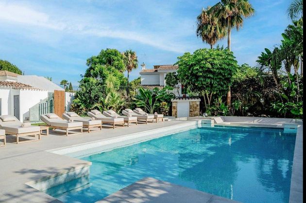 Foto 2 de Chalet en venta en urbanización Marbella Hill Club de 5 habitaciones con terraza y piscina