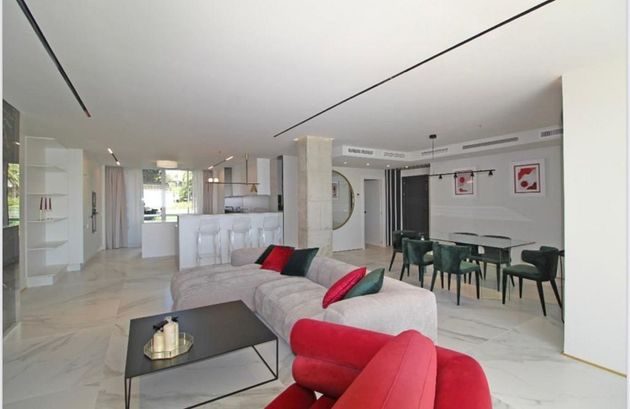 Foto 1 de Alquiler de piso en calle Rio Real de 3 habitaciones con terraza y piscina