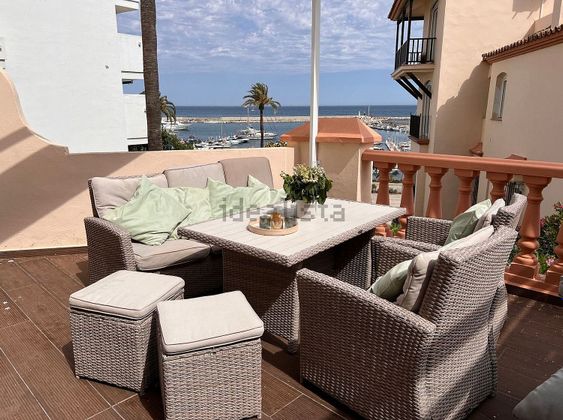 Foto 1 de Alquiler de casa adosada en calle Belgravia Club Estepona de 3 habitaciones con terraza y piscina