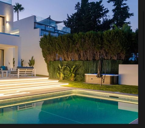 Foto 2 de Chalet en alquiler en calle Guadalmina Alta de 5 habitaciones con terraza y piscina