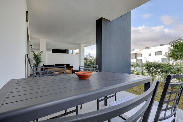 Foto 1 de Alquiler de piso en calle Casares Golf Gardens de 2 habitaciones con terraza y piscina