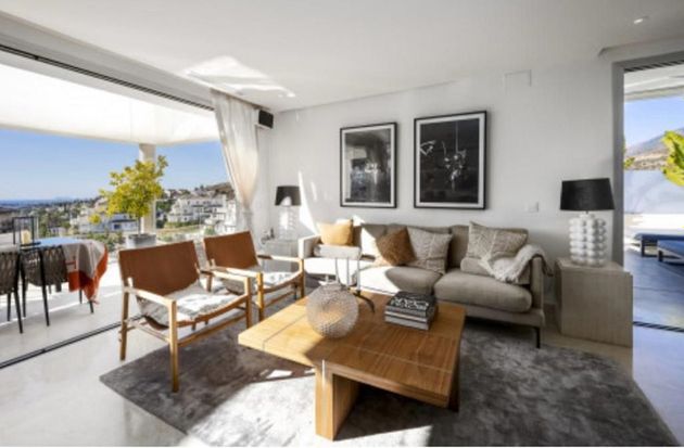 Foto 1 de Dúplex en alquiler en calle Nueva Andalucialas Brisas de 3 habitaciones con terraza y piscina