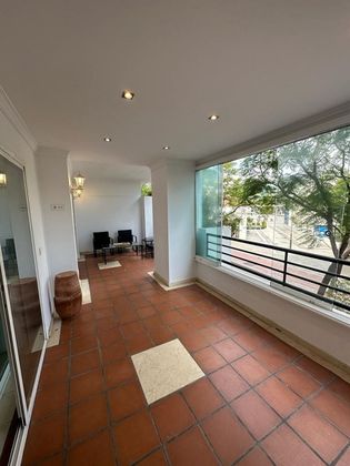 Foto 1 de Alquiler de piso en calle Terrazas de Banus de 2 habitaciones con terraza y piscina