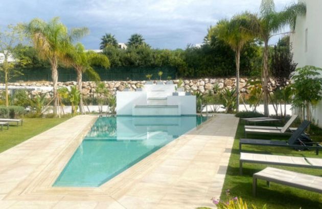 Foto 2 de Casa adossada en lloguer a calle Nueva Andalucia Aloha de 3 habitacions amb terrassa i piscina