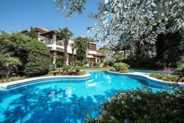 Foto 1 de Alquiler de chalet en calle La Zagaleta Golf de 6 habitaciones con terraza y piscina