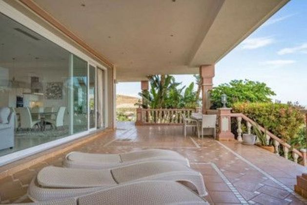 Foto 2 de Alquiler de casa adosada en calle Los Flamingo Benahavis de 8 habitaciones con terraza y piscina