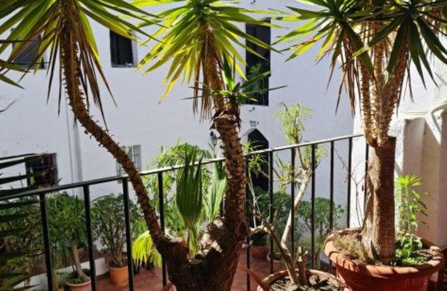 Foto 2 de Alquiler de piso en calle Puerto Banus de 2 habitaciones con terraza y muebles