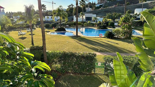 Foto 2 de Pis en lloguer a calle Mirador del Paraiso Benahavis de 2 habitacions amb terrassa i piscina