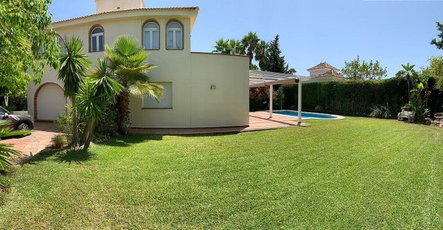 Foto 1 de Xalet en lloguer a calle Lagomar Nueva Andalucia de 5 habitacions amb terrassa i piscina
