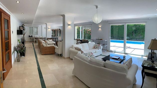 Foto 2 de Xalet en lloguer a calle Lagomar Nueva Andalucia de 5 habitacions amb terrassa i piscina