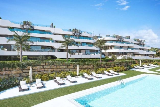 Foto 2 de Pis en lloguer a calle Oasis Estepona de 4 habitacions amb terrassa i piscina