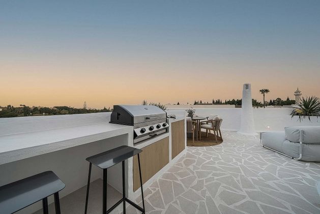 Foto 1 de Alquiler de dúplex en calle Sierra Bermeja de 2 habitaciones con terraza y piscina