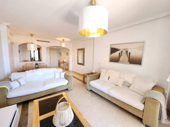 Foto 2 de Alquiler de piso en Benahavís de 3 habitaciones con terraza y muebles