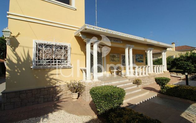 Foto 2 de Xalet en venda a La Cañada de 7 habitacions amb terrassa i piscina