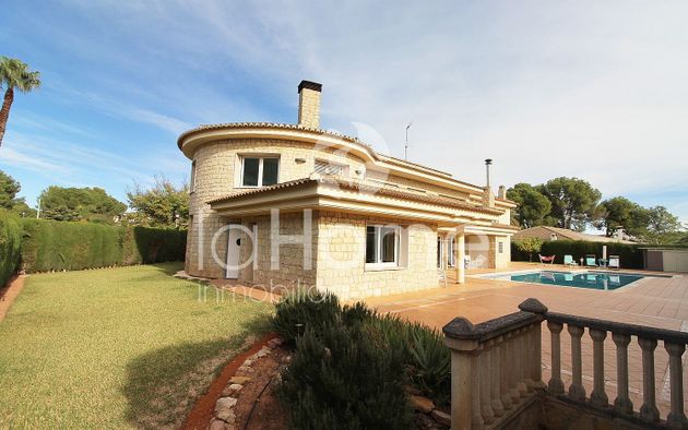Foto 1 de Venta de chalet en Serra de 5 habitaciones con terraza y piscina